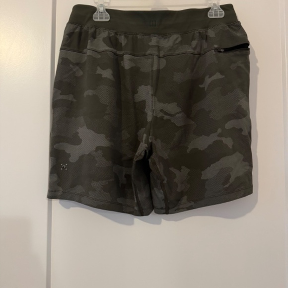 Camo Men's Lululemon Shorts - Picture 4 of 9